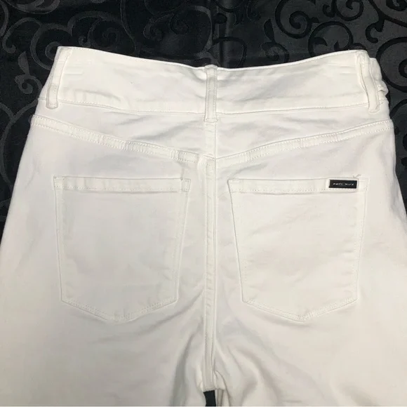 White House Black Market (WHBM) High Rise white wide leg crop denim with a belt - Picture 8 of 11